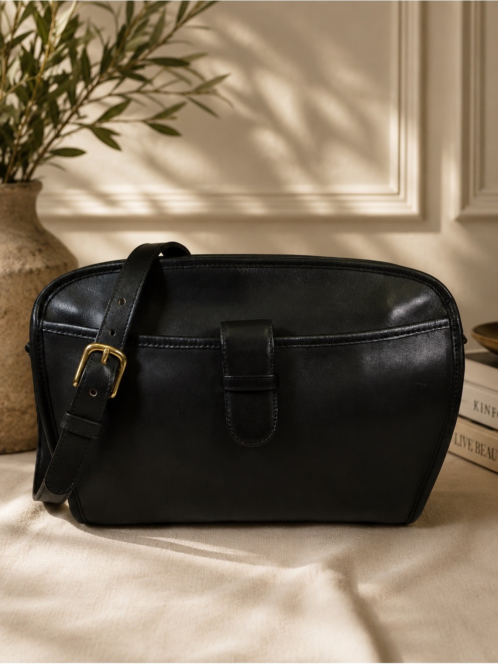Vintage Classic Coach Black Leather Crossbody Bag - Shoulder Bag - Multi pockets